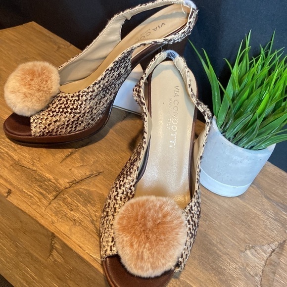 Via Condotti Italian Made Peep Toe Heels with brown fur accent - Picture 6 of 11